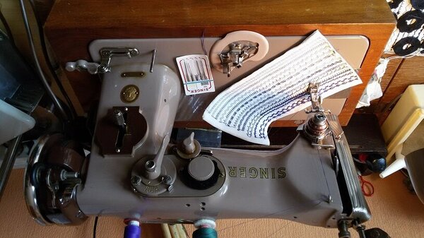 SINGER 316, ehemalig manuelles Schrankmodell