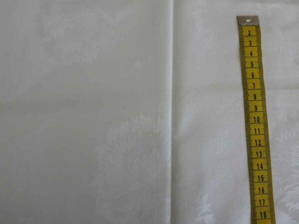 Stoff 220

Damast, 30 cm x 128 cm