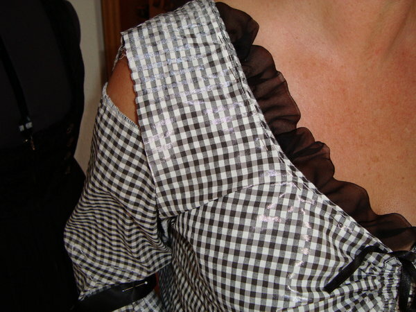 Dirndlbluse: Erste Anprobe