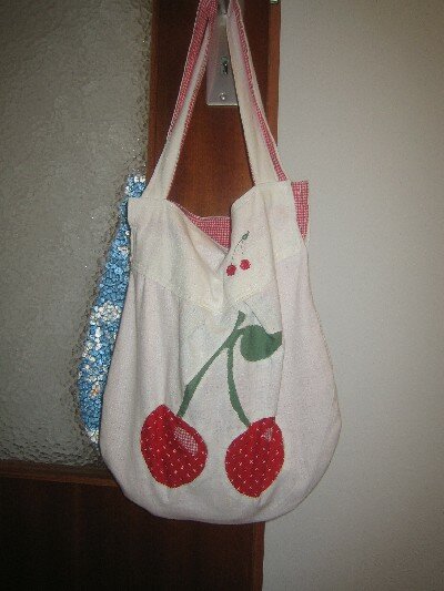 Kirschtasche mit Revers-Applikation