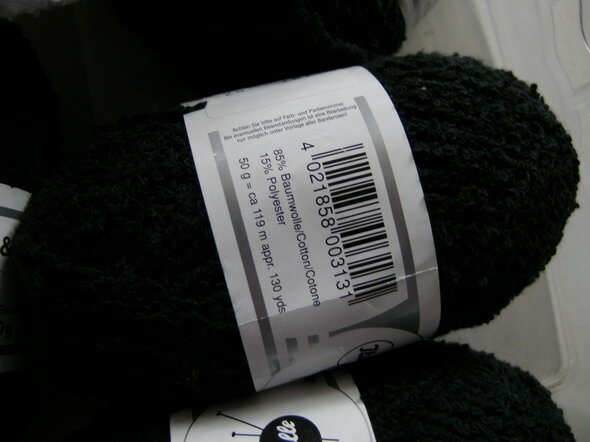 85% BW, 15% Polyester
Nadelstärke 3-3,5
Lauflänge ca. 119m
4 x 50 gr.
