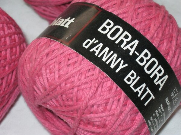 Wolle Nummer 6

Name: Bora Bora von Anny Blatt (gekauft in Wollgeschäft "Wolle Rödel")
100% Baumwolle
Farbe: rosa pink 

Neuware, 4 Knäuel vorhanden.
Bei einem Knäuel fehlt die Banderole.

Detail: Farbe