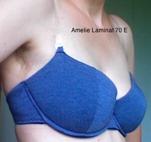 Amelie mit Laminat in 70E; Mittelstück verkleinert, Bügel in der Mitte in 1 Bügelband