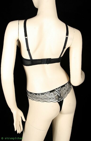 Dessous-Set #4 (Rückansicht)
- BH: "Amelie 2" (sewy), stark verändert
-String: "Julie" (sewy) etwas geändert