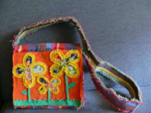 Kindertasche mit Blumenmotiven