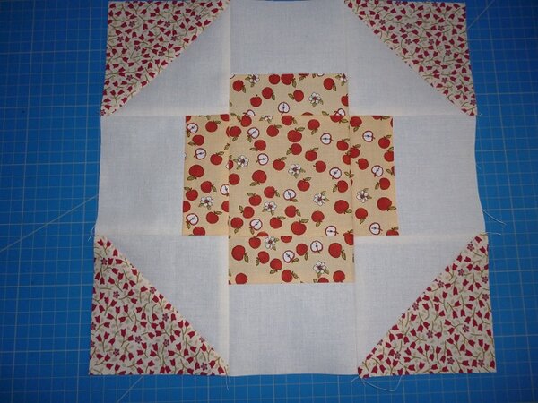 Craftsy BOM 11
genäht 07/12

Der war ratzfatz fertig. Nach dem Zuschneiden hab ich bemerkt, dass ich eigentlich andere Farben nehmen wollte!