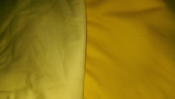 2 mal gelber Polo Stoff von Trigema. Der linke ist etwas dünner also gut für den Sommer.

Ich habe noch andere Polo und Jersey Stoffe von Trigema. Evtl. würde ich auch davon was abgeben.