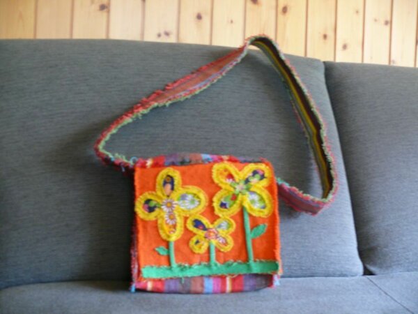 lustige Kindertasche mit Blumenmotiven