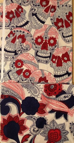 Alexander Henry
Sculls 0,38x1,12=0,43m²
Paisley 0,3x1,12=0,34
nur zusammen