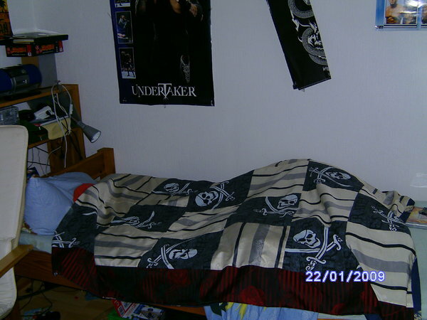 Das ist meine erste  Decke für mein Sohn nur das sie ein bißchen zu klein geworden ist.