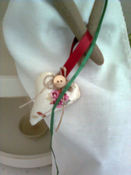 kleines Herz bestickt mit Rosen