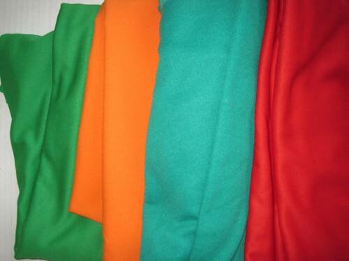 52-55) Jerseys, vermutlich Polyester, finde die Maße grad nicht, ca. 130-180er Breite, jeweils etwa 1 Meter

GRÜN ist RESERVIERT