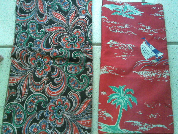 Baumwollstoffe

links: Paislys 75x150 (weg)
rechts: Hawaii 85x120