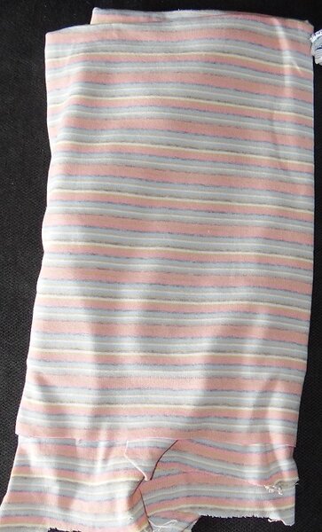 44)Interlock pastell gestreift
0,55x1,50= 0,83m²