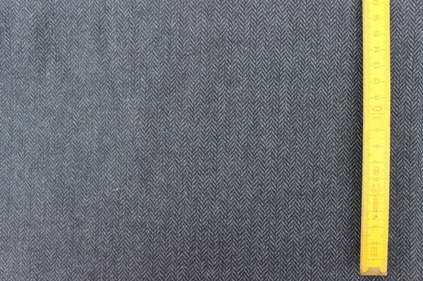 F3:
Wollstoff Fischgrät blauschwarz
Material: Mischgewebe
Eigentümer: mcmopel
160 x 160 => 2,56 m²