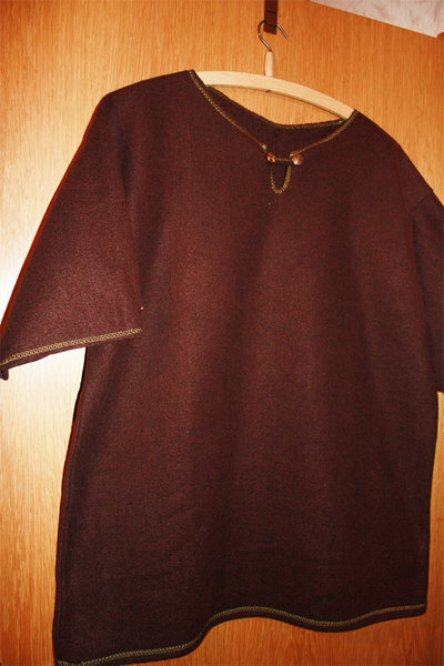 1 - ein dunkelbraunes Fleece-T-shirt, welches sich Göga gewünscht hat :)