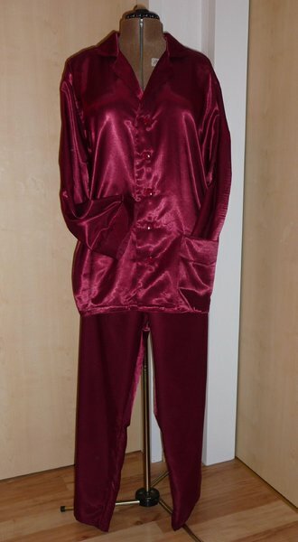 Schlafi KalliMann
aus bordeaufarbenen BW-Satin nach Burda 2691 Gr. 52/54