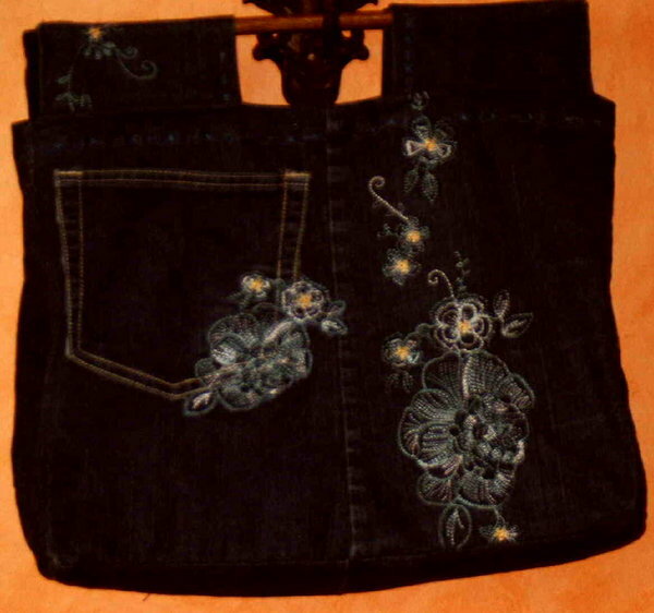 aus alt mach neu (alte Jeans mit Stickerei in Tasche verwandelt)