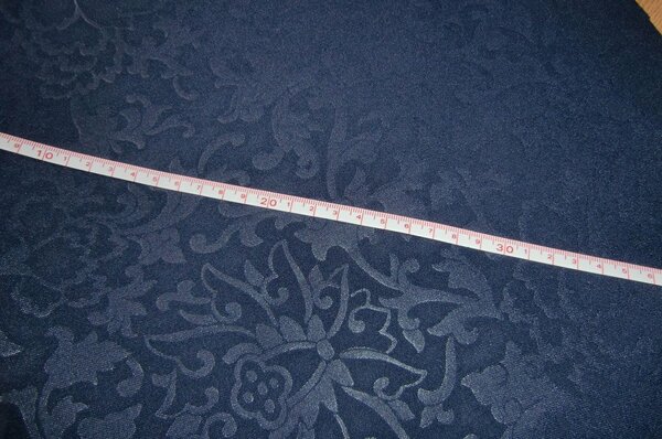 S40 Polystoff, weich fließend, nachtblau mit Ornamenten

0,60x1,50=0,9m²