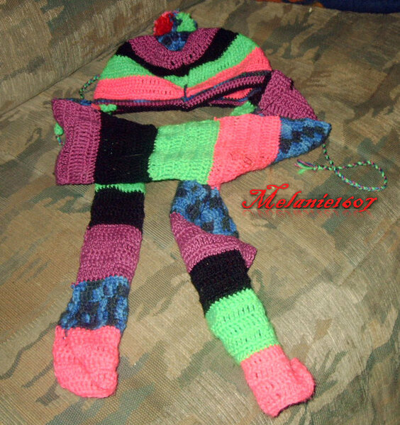 Mütze und Schal fürs Tochterkind :-)

Mein erstes selbst gehäkeltes Set inkl. mein erster Bommel