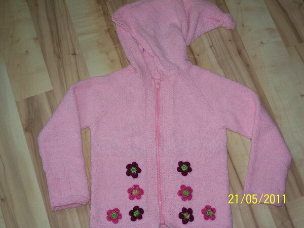 Kuscheljacke Rosa mit Häkelblumen