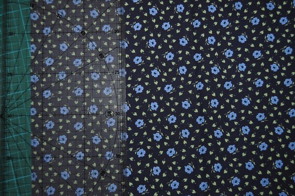 03 Buttinette Blumen auf dunkelblau