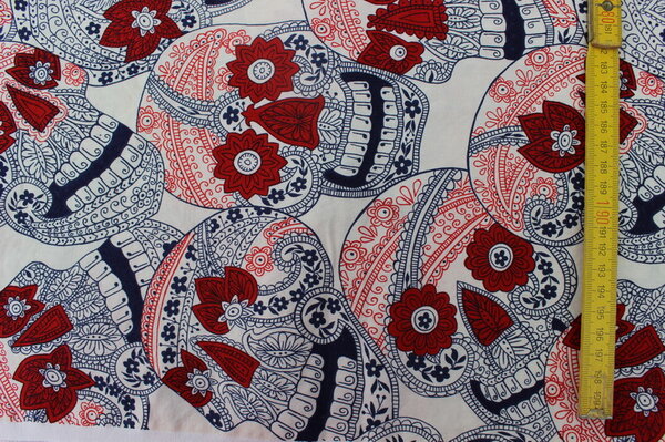 K9b:
Patchworkstoff Alexander Henry Paisley
Eigentümer: littlelursa
105 x 29 => 0,30 m²