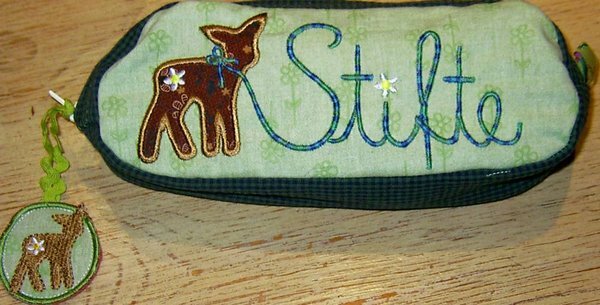 Stifte Tasche nach dem gleichen Schnitt. Aber mit einer der dazu gehörenden Stickdateien.
