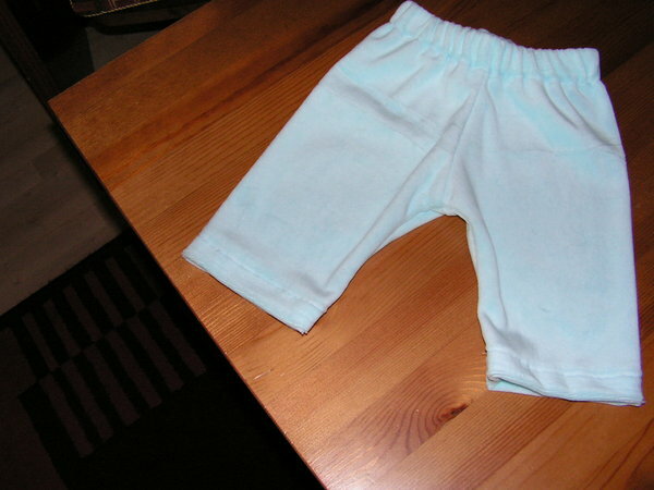 PICT0010 Nicki-Schlupfhose für Baby-Enkel nach einem abgenommenem Schnitt von einer Schlafi-Hose.