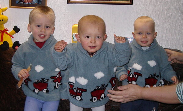 Meine 3 Enkel mit ihren neuen Pullöverchen