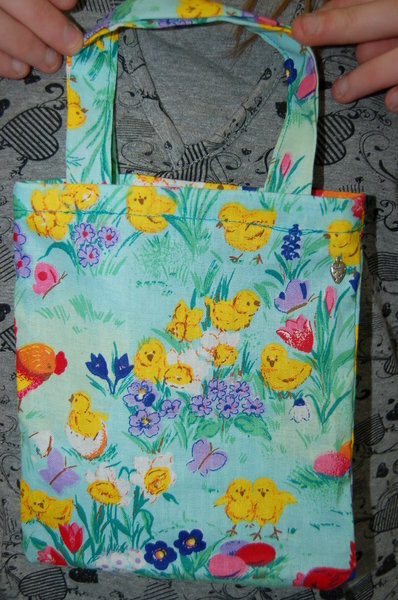eine Ostereiersammeltasche für meine kleine Schwester