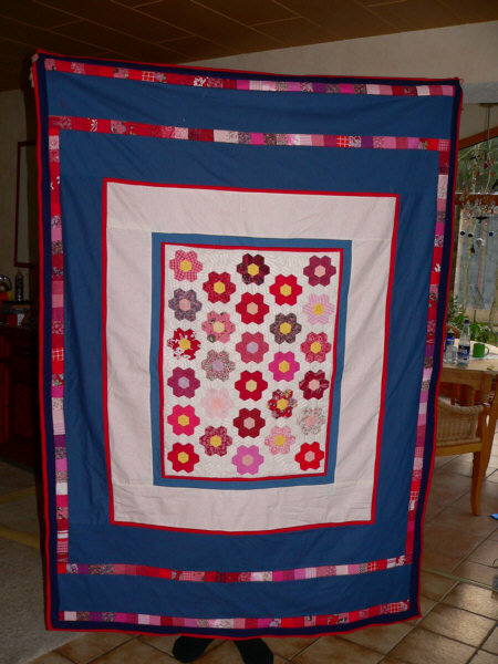 Blumenbeet mit Hexagons