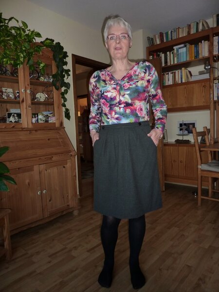 Shirt mit Schleife (1) Gr. 42, aus Knip 10/2013 Modell 106
aus Print-Jersey