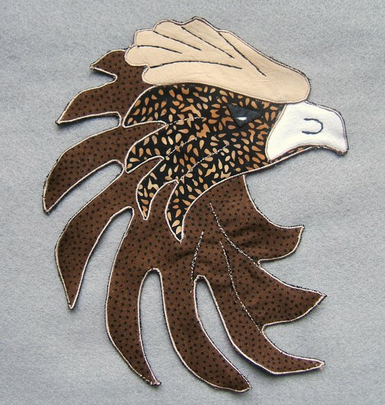 seeadler 
nach einer amerikanischen vorlage .
auf bügelvlies genäht zum aufbringen auf ein t-shirt oder eine jacke.
er ist ein mitbringsel für einen jungen