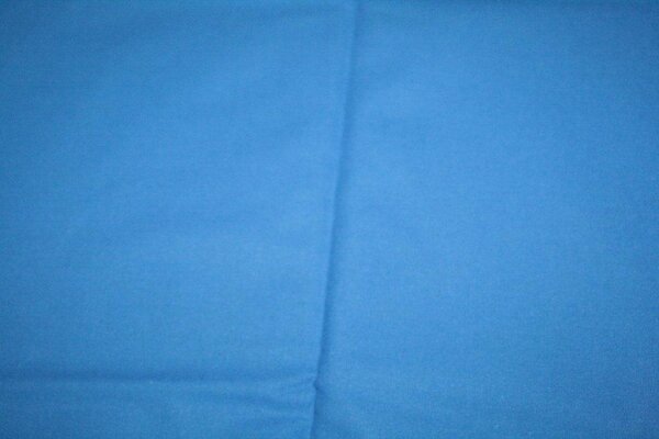 BW - Uni Kornblau
durch Blitz aufgehellt, im Original dunkler

1,40 x 1,0 m