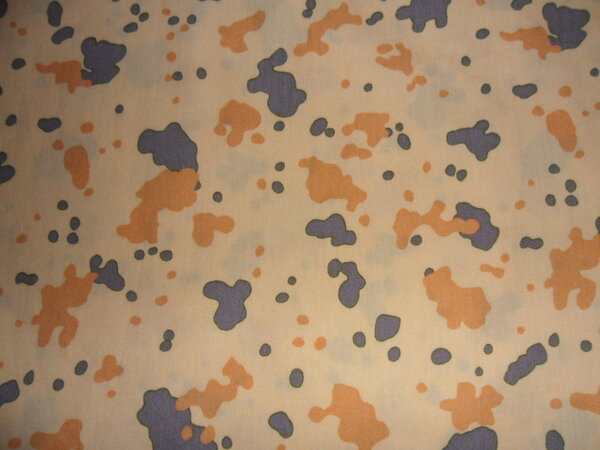 Stoff 3:
BW Camouflage
vorgewaschen
148 x 220 => 3,26 m²