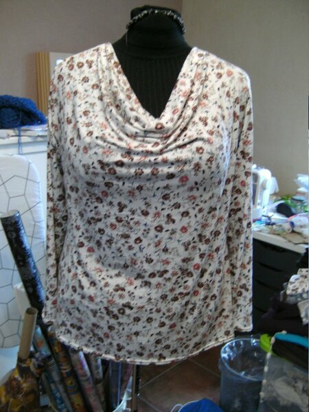 Wasserfallshirt mit verlängerten Ärmeln Gr. 48
Meine Nähmode Plus 1/2015