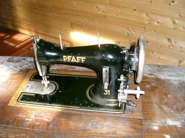Altertümchen "Pfaff 31"
(Kellerplünderung bei Schwiepa)
nun wird sie erstmal aufbereitet ...
Baujahr um 1926 
nach 1950 wurde sie wohl nicht mehr hergestellt