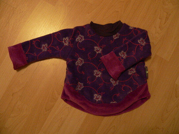 Roos-Pulli in lila
