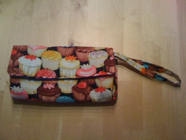 Cupcake Clutch 1