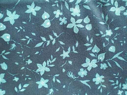 15) Stretchjeans, dunkelblau mit hellblauen Blüten