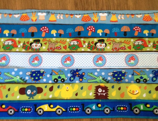 Webbänder
27 - Wäscheleine 1,25m
28 - bunte Pilze 0,80m
29 - Weihnachtstiere 1,05m
30 - Pilze blau 2,40m
32 - Autos und Tiere 0,51
33 - Monster 2,15
31 - Autos