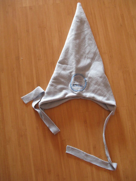Fleece-Mütze mit Stickerei (die gleiche gibts nochmal in violett, allerdings ohne Bild)
