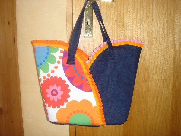 Fertig - die Ruffle Bag von Amy Butler