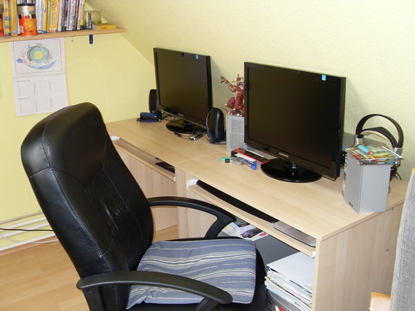 Der hintere Pc ist meiner vorn sitzt mein Göga
