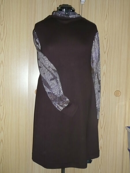 Kleid Lucille von Jolijou mit leicht abgewandeltem Ausschnitt