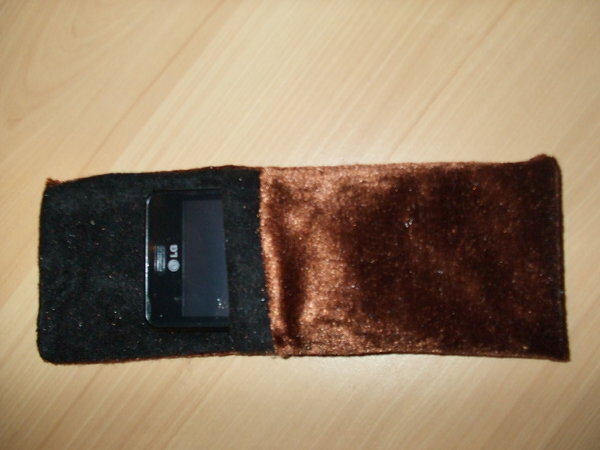 Allererste Handy-Zaubertasche! 
Ist gar nich schlecht geworden..