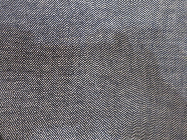 dünner Jeans Fischgrätmuster
hiervon habe ich 3m, Breite 1,4m gebt mir Bescheid, wieviel ihr möchtet