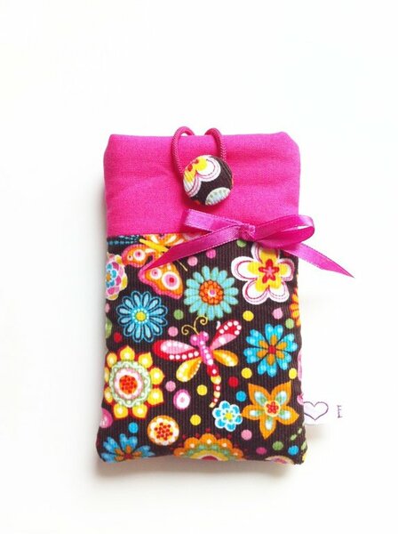 Handytasche aus wunderschönem Babycord und mit Schleifchen. Ich liebe diesen Stoff! :-)