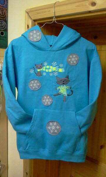 Es gibt bei uns keine einfarbigen Pullover oder sweatshirts mehr. Man müßte sie auch schon seeehr gut vor mir verstecken...